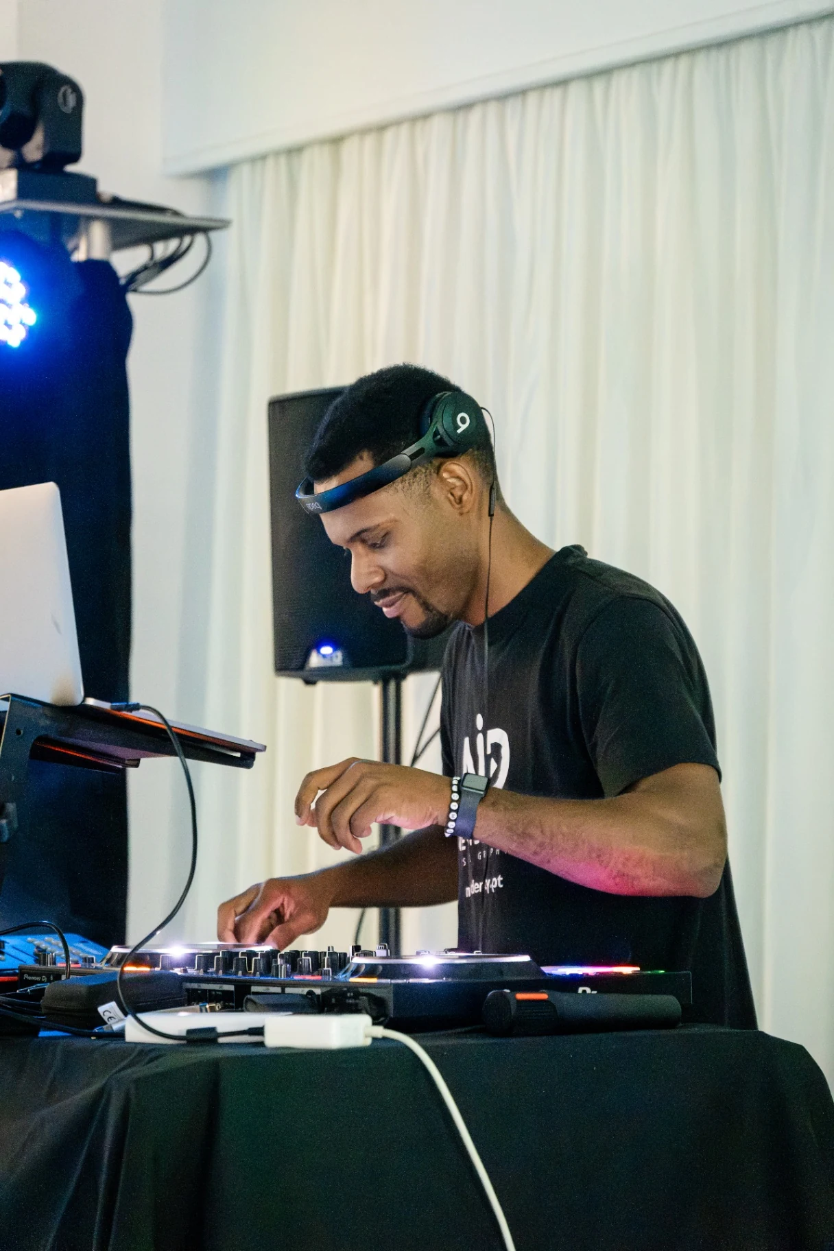 DJ para Eventos com a Sonora DJ e Animações