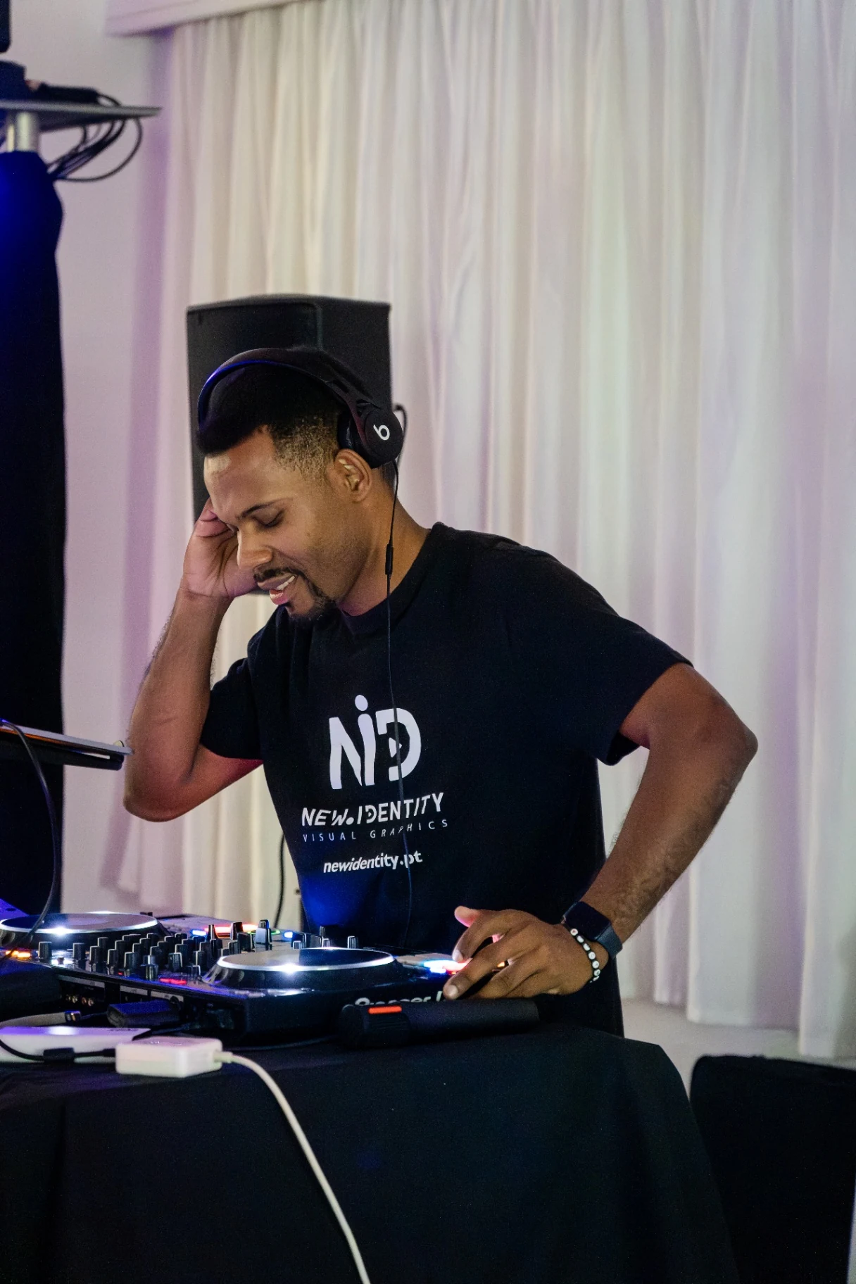 Aluguer de Som & Luz com a Sonora DJ e Animações