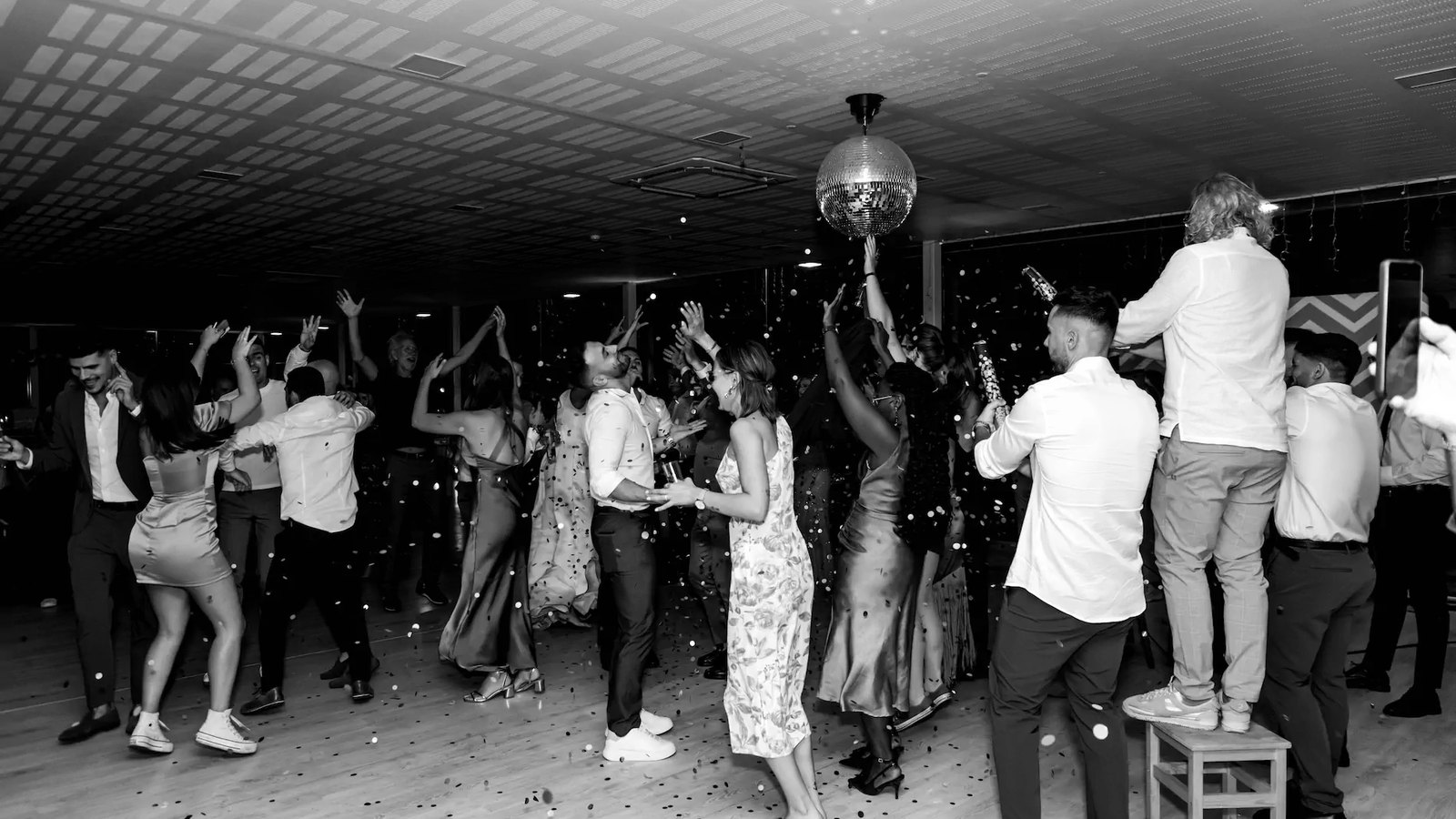 Festa — Aniversário, DJ, som e animação para eventos em Lisboa, Setúbal e Margem Sul