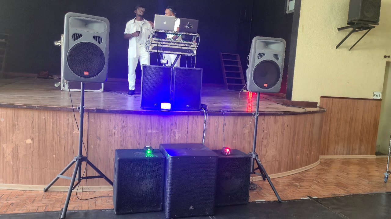 Iluminação — Setup, DJ, som e animação para eventos em Lisboa, Setúbal e Margem Sul